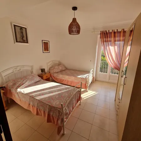 Au Premier Etage Dans Maison De Charme Avec Grand Jardin Au Rdc * Banyuls-sur-Mer