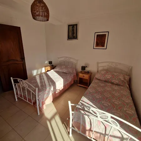 Au Premier Etage Dans Maison De Charme Avec Grand Jardin Au Rdc Apartman *