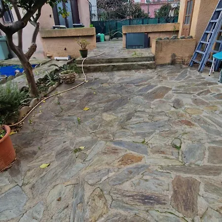 公寓 Au Premier Etage Dans Maison De Charme Avec Grand Jardin Au Rdc