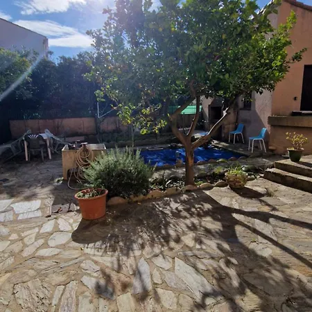 Au Premier Etage Dans Maison De Charme Avec Grand Jardin Au Rdc Lägenhet *