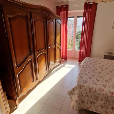 公寓 Au Premier Etage Dans Maison De Charme Avec Grand Jardin Au Rdc *