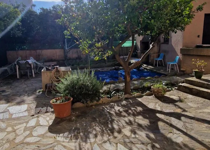 Au Premier Etage Dans Maison De Charme Avec Grand Jardin Au Rdc Διαμέρισμα *