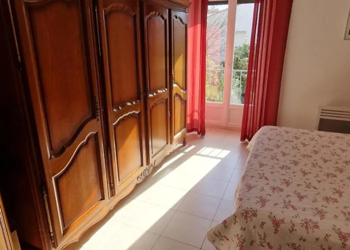 Διαμέρισμα Au Premier Etage Dans Maison De Charme Avec Grand Jardin Au Rdc *