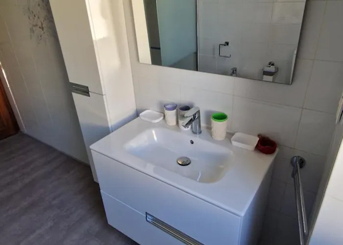 Au Premier Etage Dans Maison De Charme Avec Grand Jardin Au Rdc * Banyuls-sur-Mer